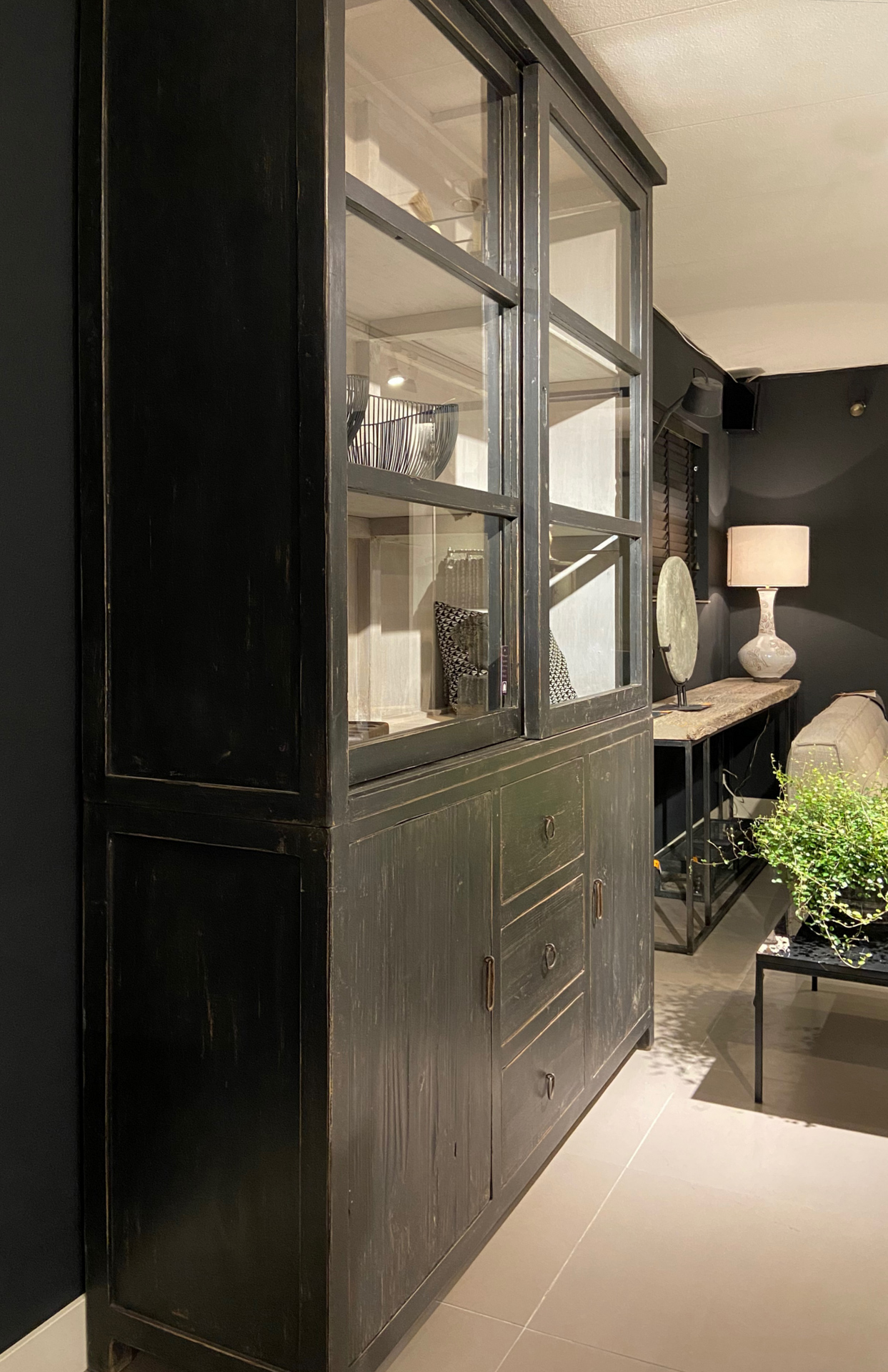 robuuste vitrinekast