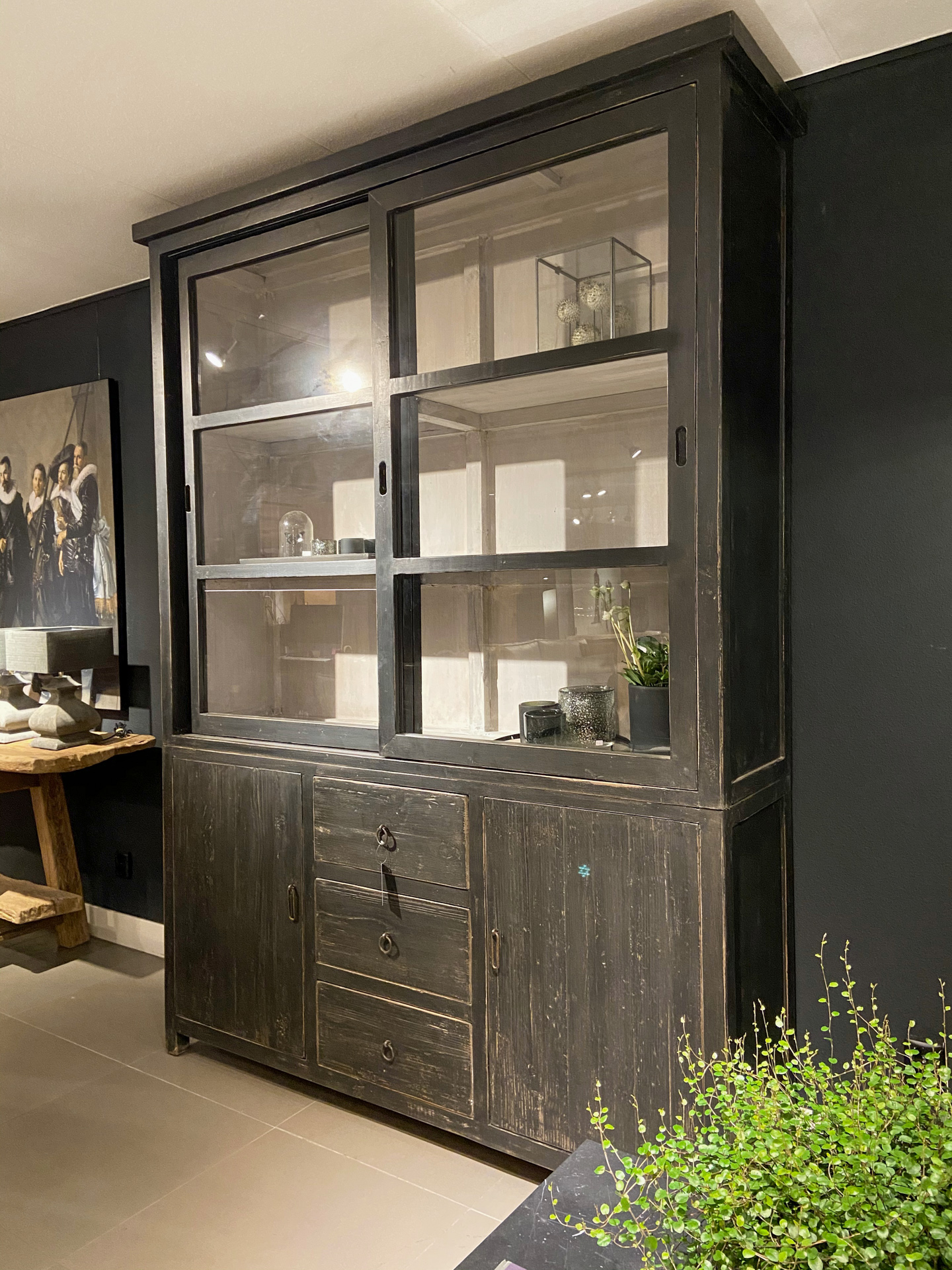 sfeervolle vitrinekast