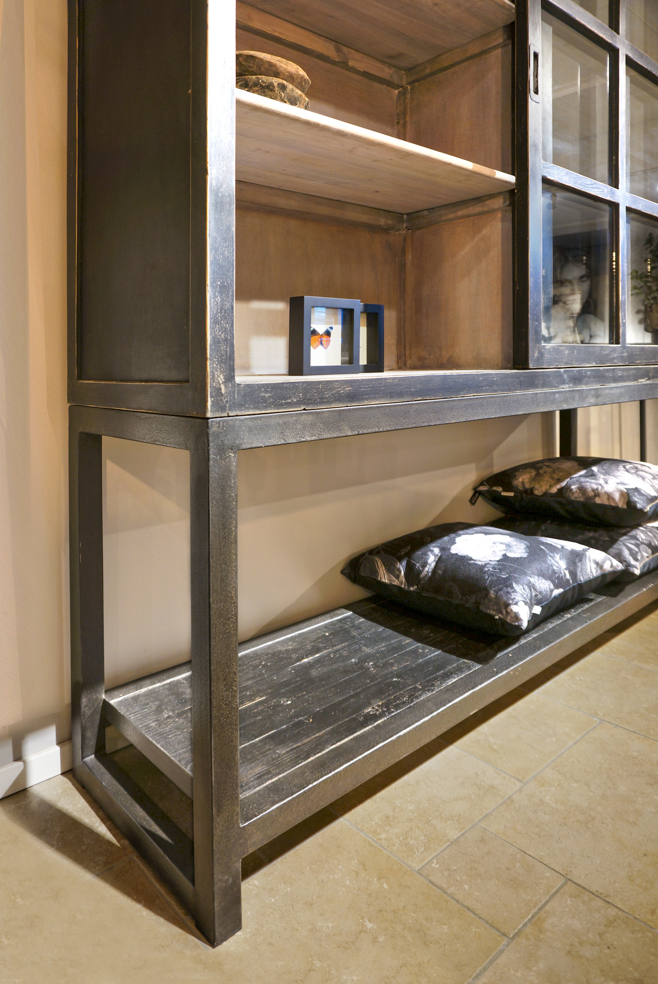 schuifdeur vitrinekast