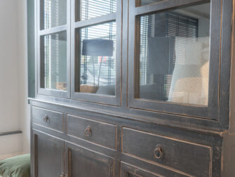 oud hout vitrinekast