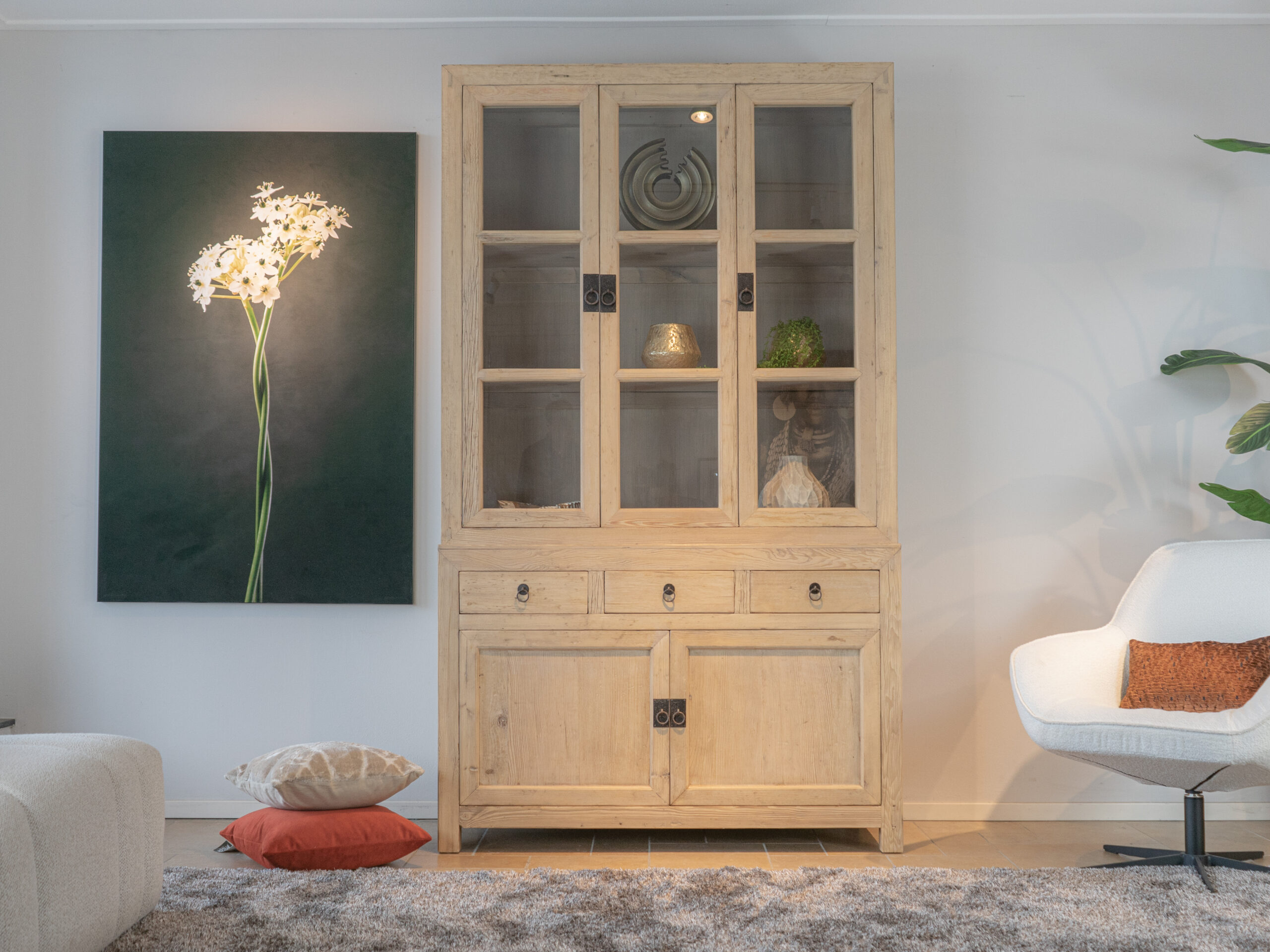 vitrinekast met deuren