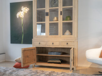 vitrinekast met laden