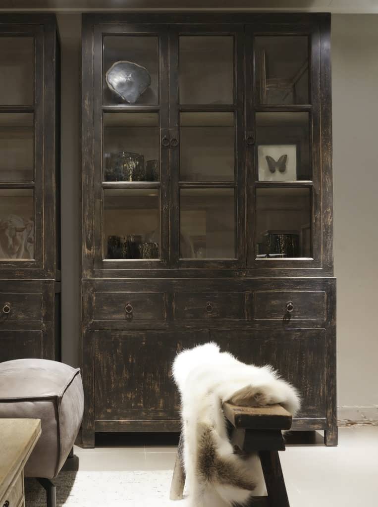 vitrinekast old black